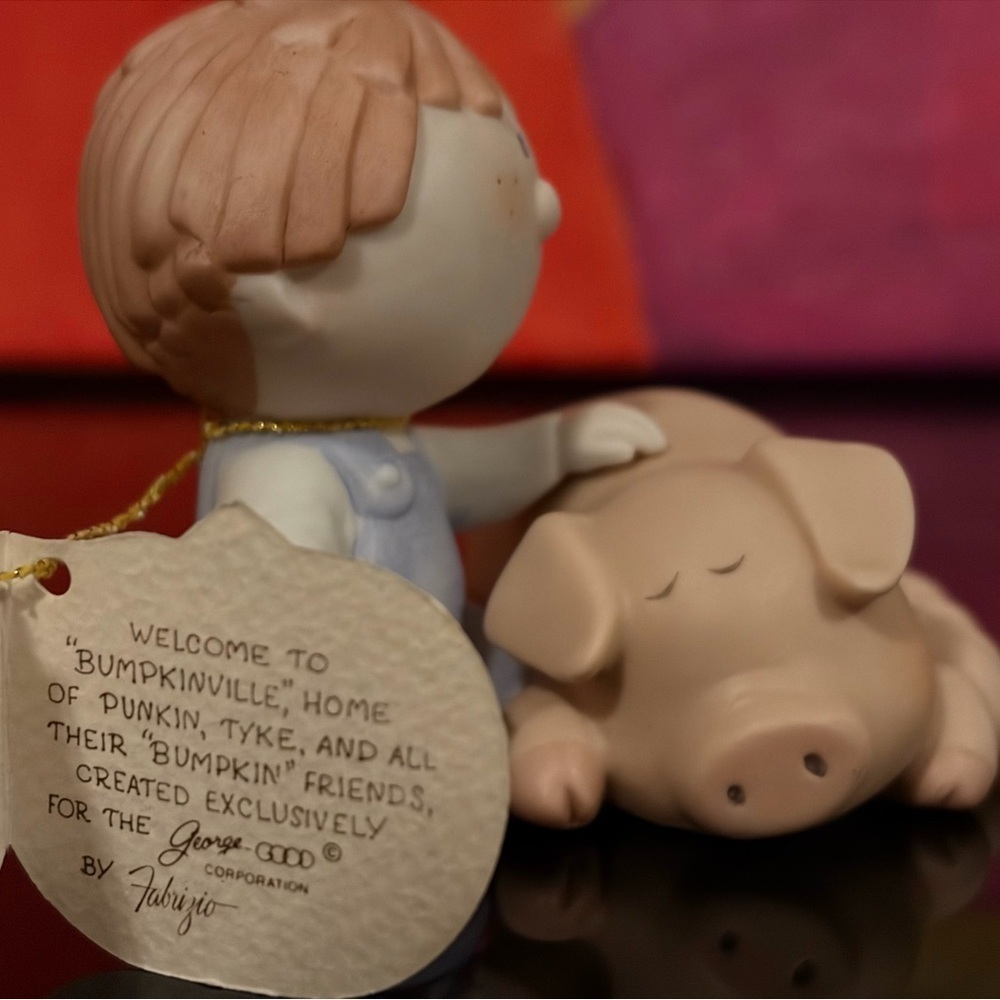 Charming Tan and Cream Home Art Sculpture. - Picture 7 of 9